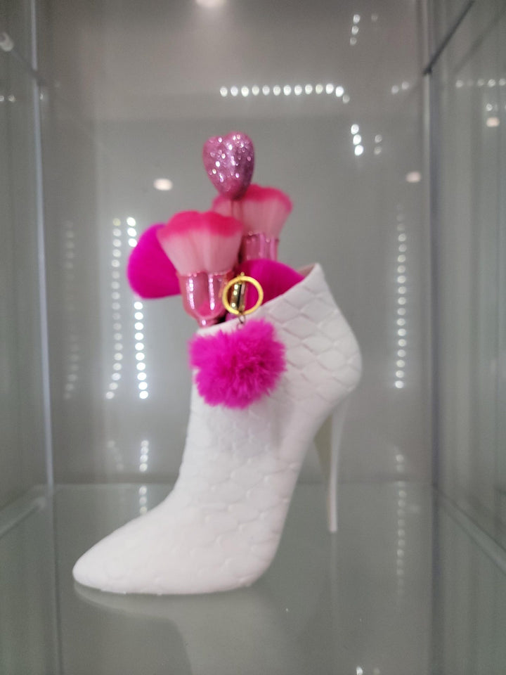 Glam High Heel Brush Holder – Stylish Makeup Organizer