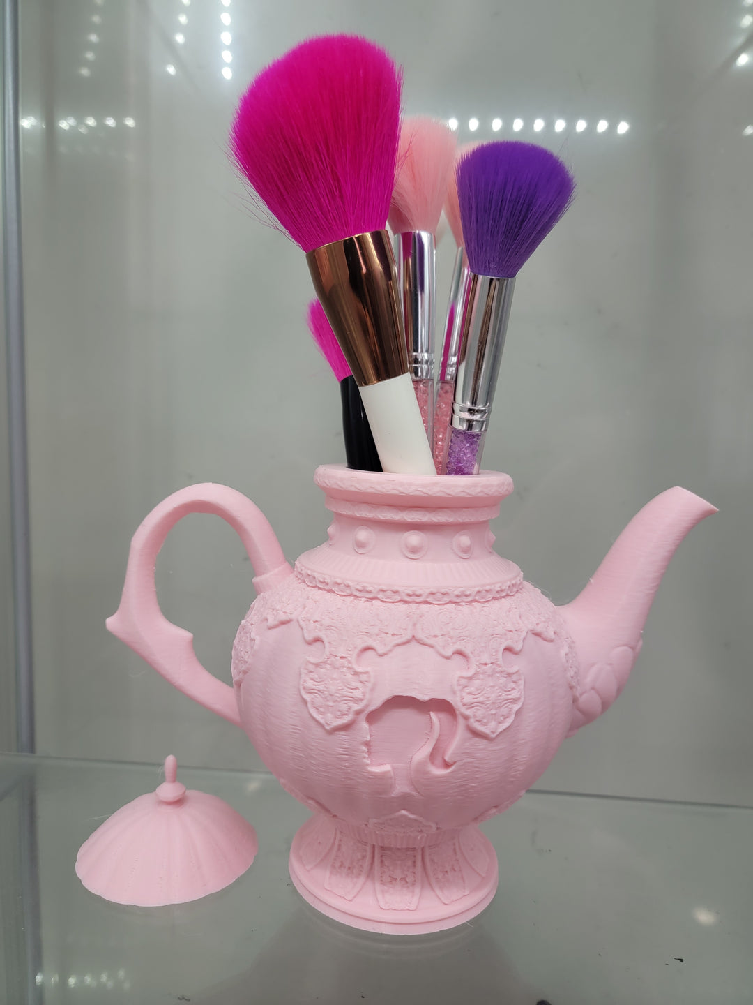 Vintage-Inspired Pink Teapot Brush Holder – 3D Printed Glamorous Makeup Organizer