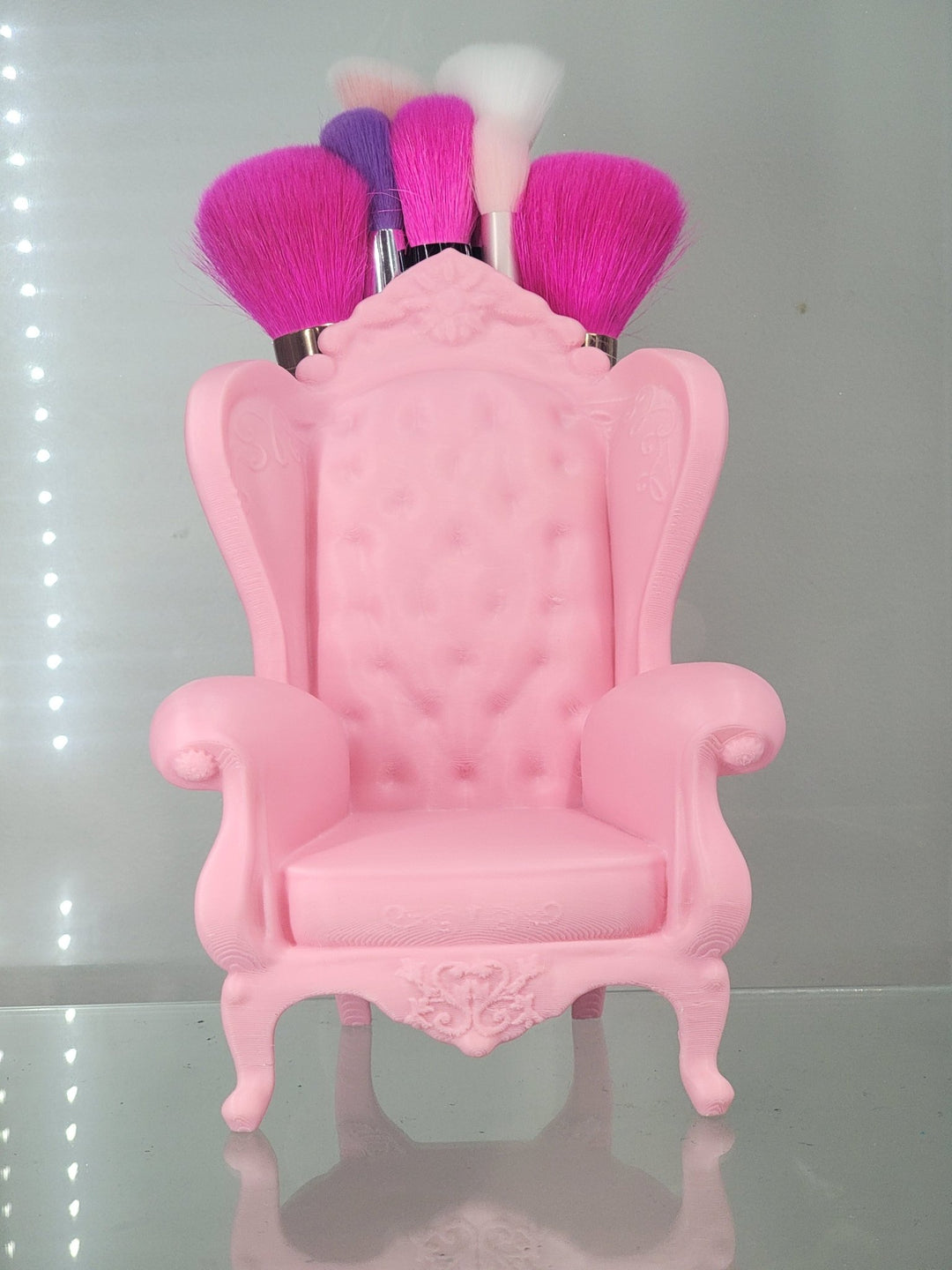 3D Printed Pink Throne Brush Holder - Glam Makeup Organizer - JDColFashion