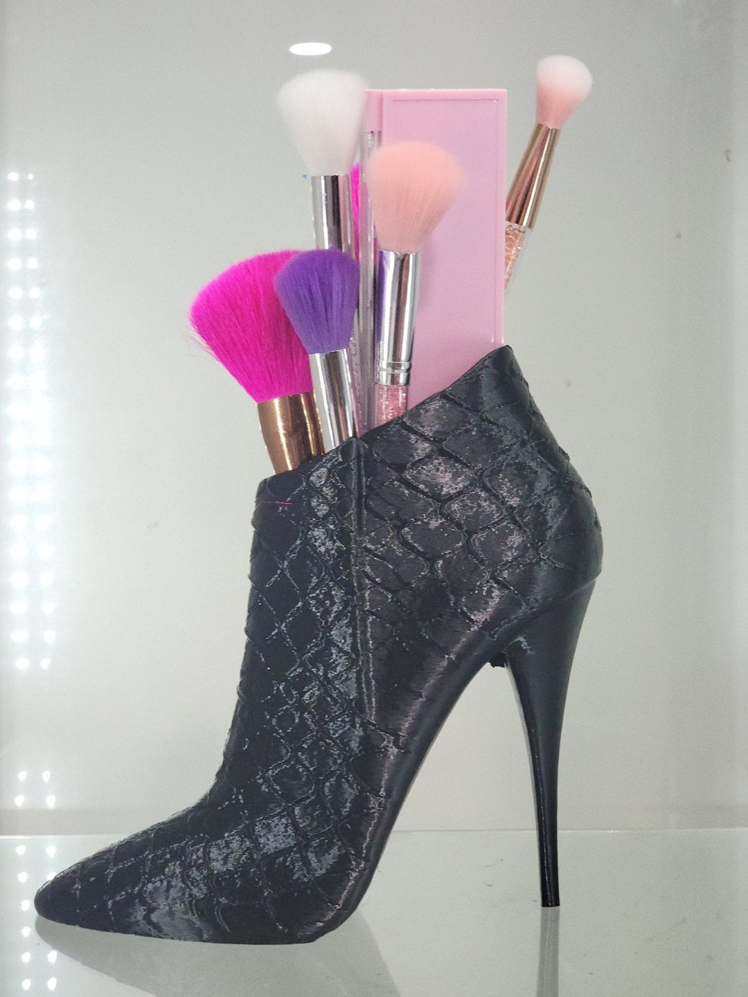 Free $50 Gift! Glam High Heel Brush Holder – Stylish Makeup Organizer - JDColFashion