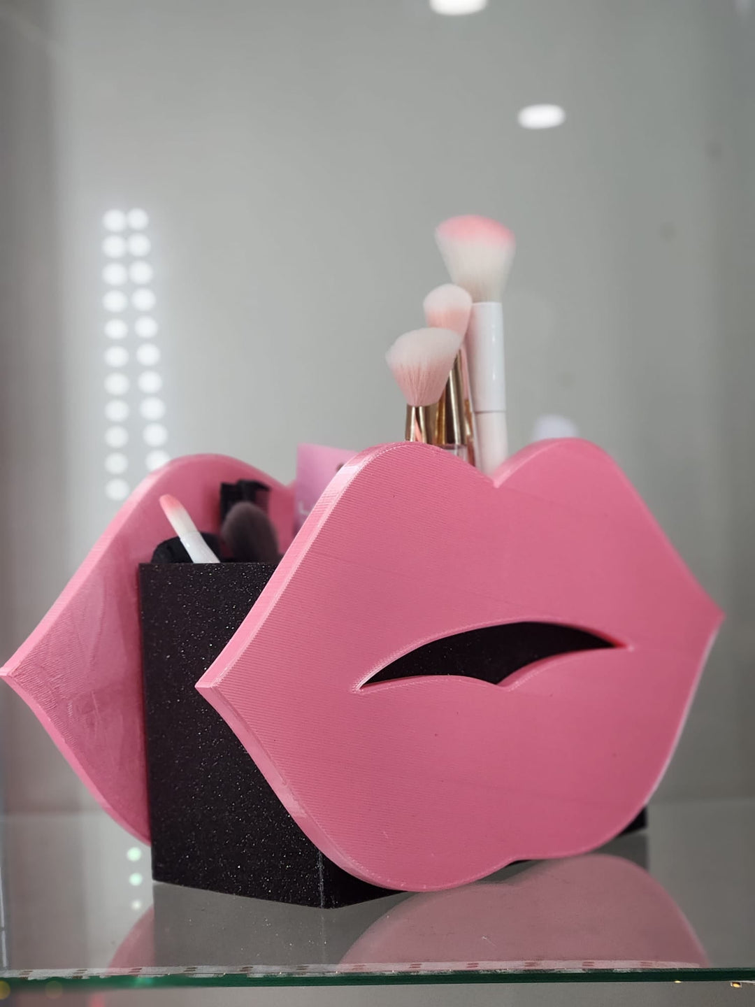 Kiss Lips 3D - Printed Makeup Brush Holder – Perfect for Vanity & Beauty Organization - JDColFashion